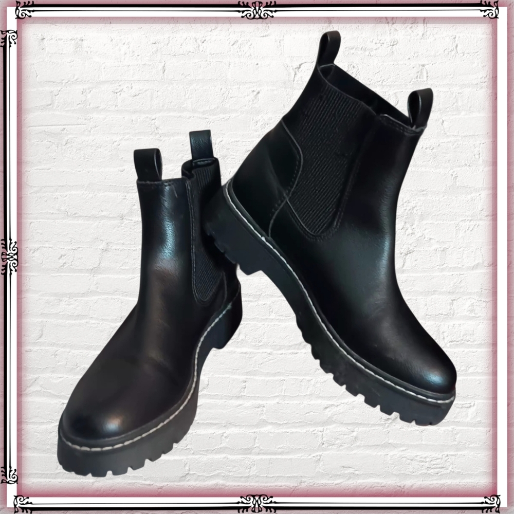 DV Dolce Vita Leigha Black Chelsea Ankle Boots